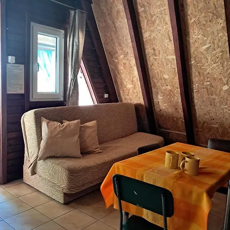 W Lesie Nad Jeziorem 山林小屋